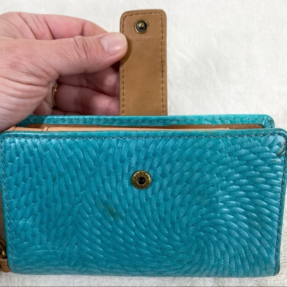 Fossil leather small
